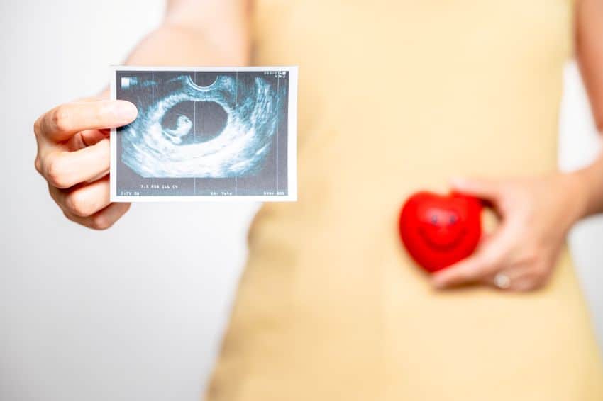Infertile couple achieving pregnancy through ICSI treatment